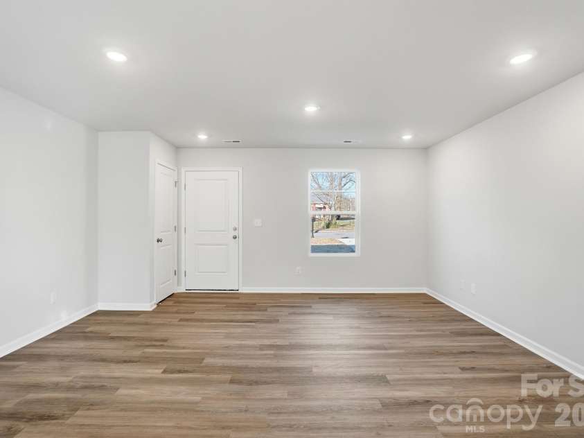 1207 Suncrest Avenue, Statesville, NC 28677.  MLS# CAR4333350, YatesRealty ID 4244. 