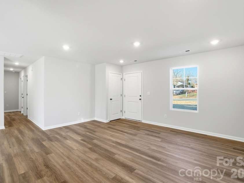 1207 Suncrest Avenue, Statesville, NC 28677.  MLS# CAR4333350, YatesRealty ID 4244. 