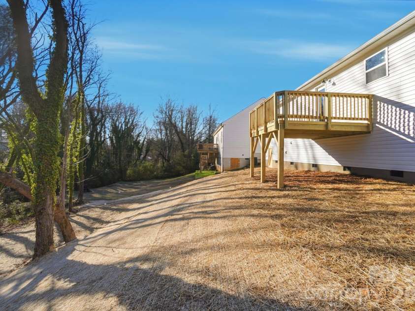 1207 Suncrest Avenue, Statesville, NC 28677.  MLS# CAR4333350, YatesRealty ID 4244. 