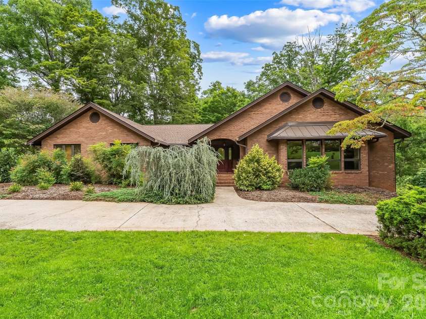 60 Monte Vista Drive, Waynesville, NC 28786.  MLS# CAR4411770, YatesRealty ID 42442. 
