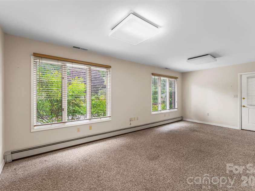 60 Monte Vista Drive, Waynesville, NC 28786.  MLS# CAR4411770, YatesRealty ID 42442. 