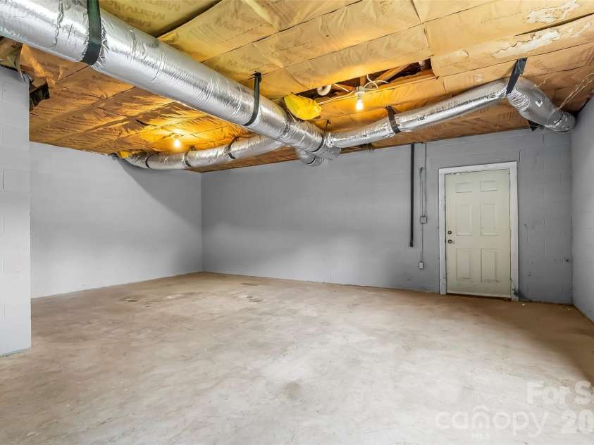 60 Monte Vista Drive, Waynesville, NC 28786.  MLS# CAR4411770, YatesRealty ID 42442. 