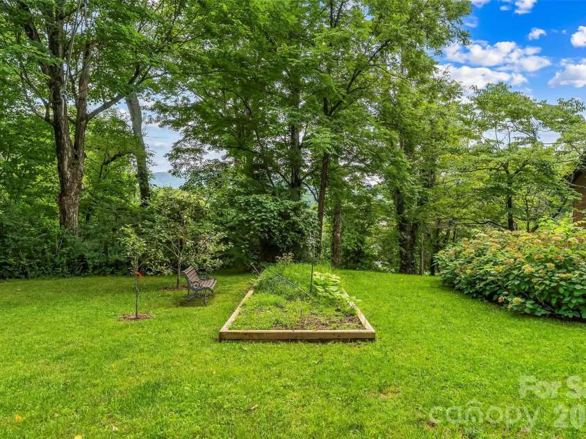 60 Monte Vista Drive, Waynesville, NC 28786.  MLS# CAR4411770, YatesRealty ID 42442. 