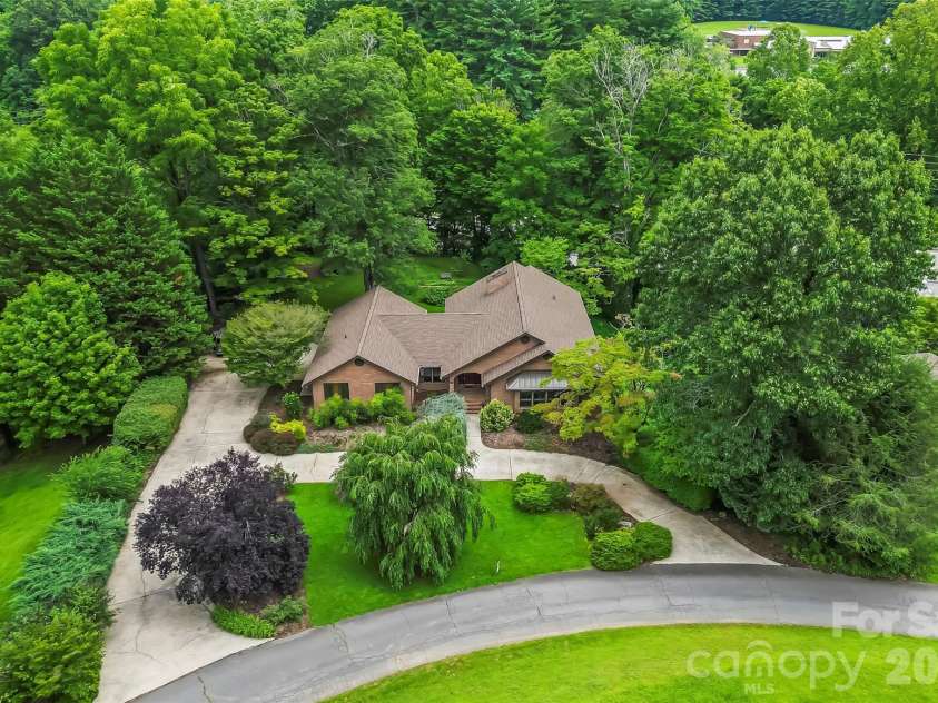60 Monte Vista Drive, Waynesville, NC 28786.  MLS# CAR4411770, YatesRealty ID 42442. 