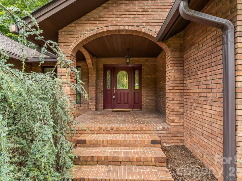 60 Monte Vista Drive, Waynesville, NC 28786.  MLS# CAR4411770, YatesRealty ID 42442. 