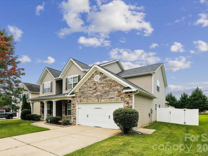 5307 Hackberry Lane, Concord, NC 28027.  MLS# CAR4409364, YatesRealty ID 42445. 