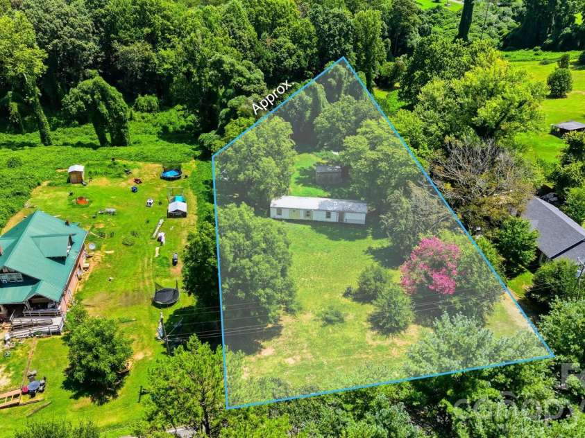 136 South Main Street, Granite Falls, NC 28630.  MLS# CAR4410400, YatesRealty ID 42446. 