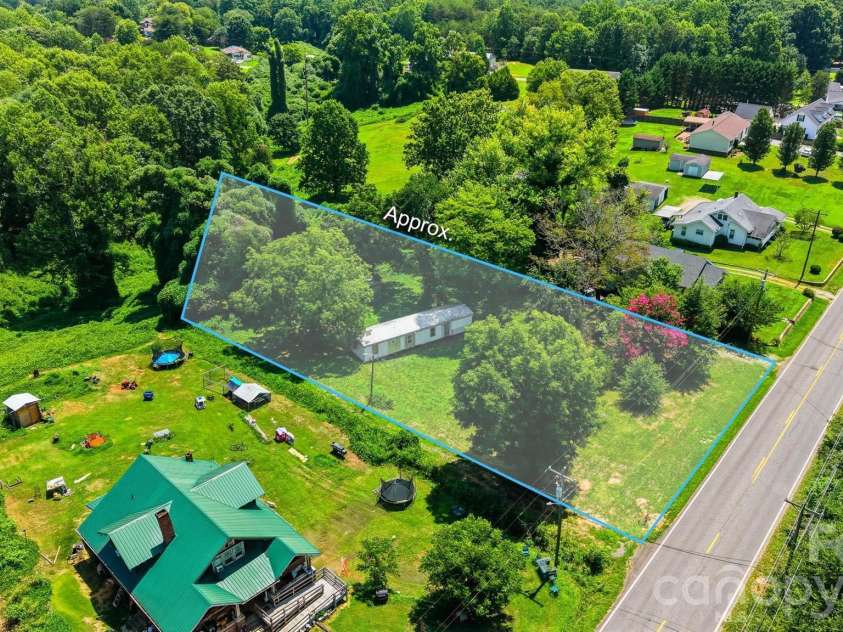 136 South Main Street, Granite Falls, NC 28630.  MLS# CAR4410400, YatesRealty ID 42446. 