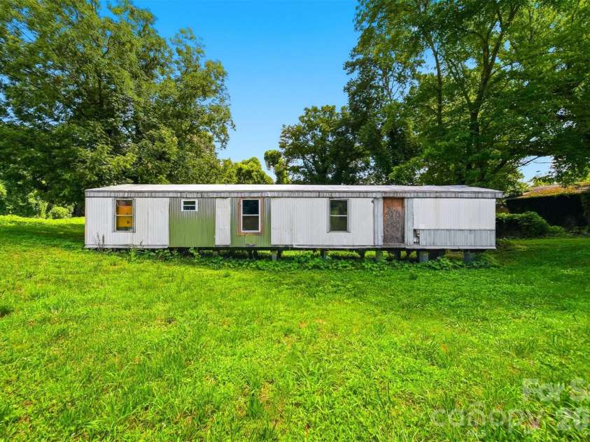 136 South Main Street, Granite Falls, NC 28630.  MLS# CAR4410400, YatesRealty ID 42446. 