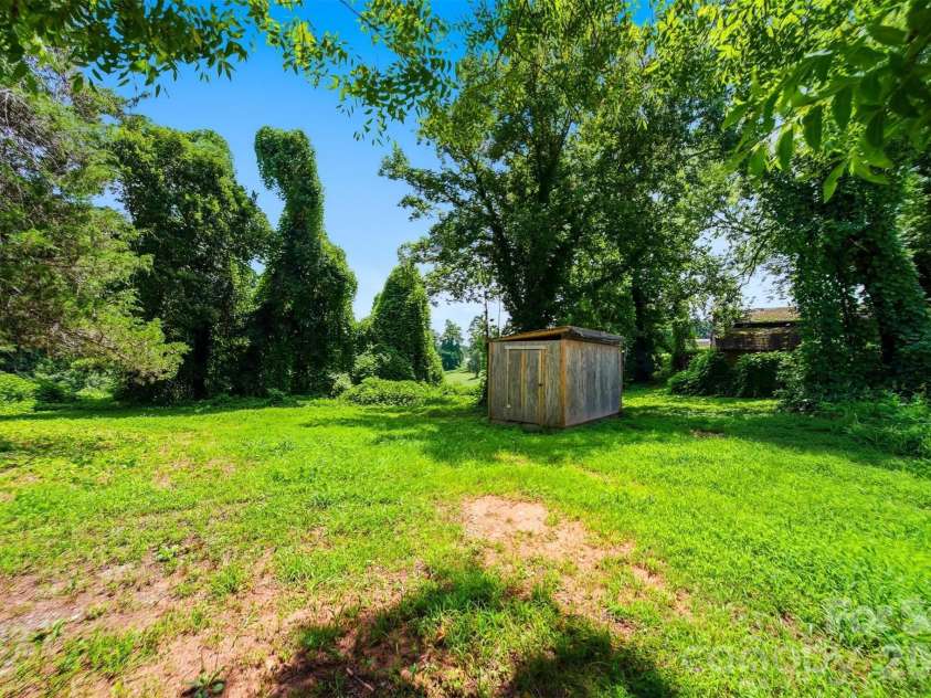 136 South Main Street, Granite Falls, NC 28630.  MLS# CAR4410400, YatesRealty ID 42446. 