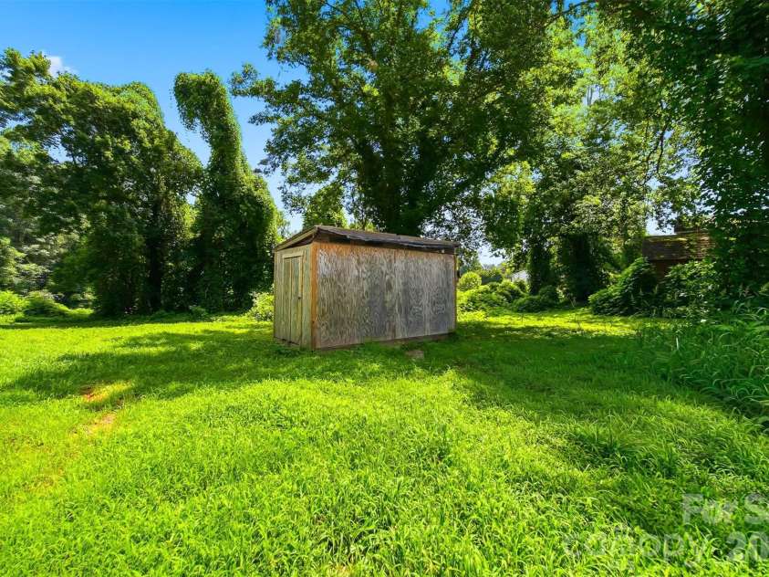 136 South Main Street, Granite Falls, NC 28630.  MLS# CAR4410400, YatesRealty ID 42446. 