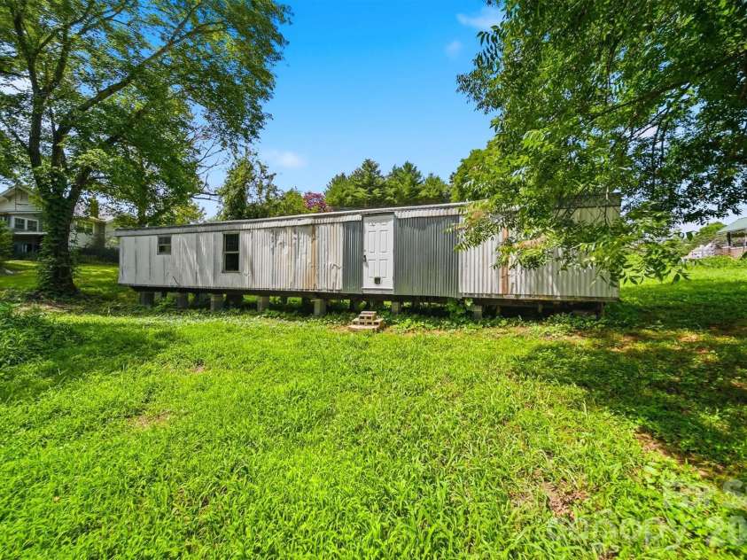 136 South Main Street, Granite Falls, NC 28630.  MLS# CAR4410400, YatesRealty ID 42446. 
