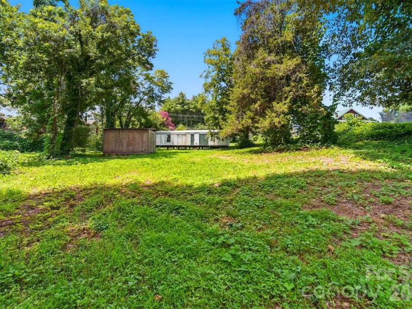 136 South Main Street, Granite Falls, NC 28630.  MLS# CAR4410400, YatesRealty ID 42446. 