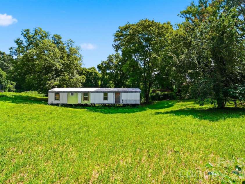 136 South Main Street, Granite Falls, NC 28630.  MLS# CAR4410400, YatesRealty ID 42446. 