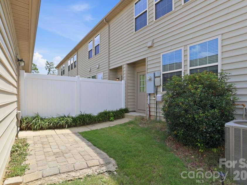 6027 Turkey Oak Lane, Fort Mill, SC 29707.  MLS# CAR4408131, YatesRealty ID 42448. 