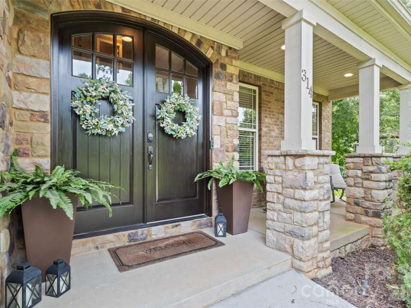 314 Stone Cliff Lane, Lake Wylie, SC 29710.  MLS# CAR4405243, YatesRealty ID 42449. 