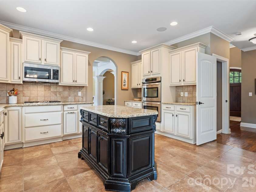 314 Stone Cliff Lane, Lake Wylie, SC 29710.  MLS# CAR4405243, YatesRealty ID 42449. 