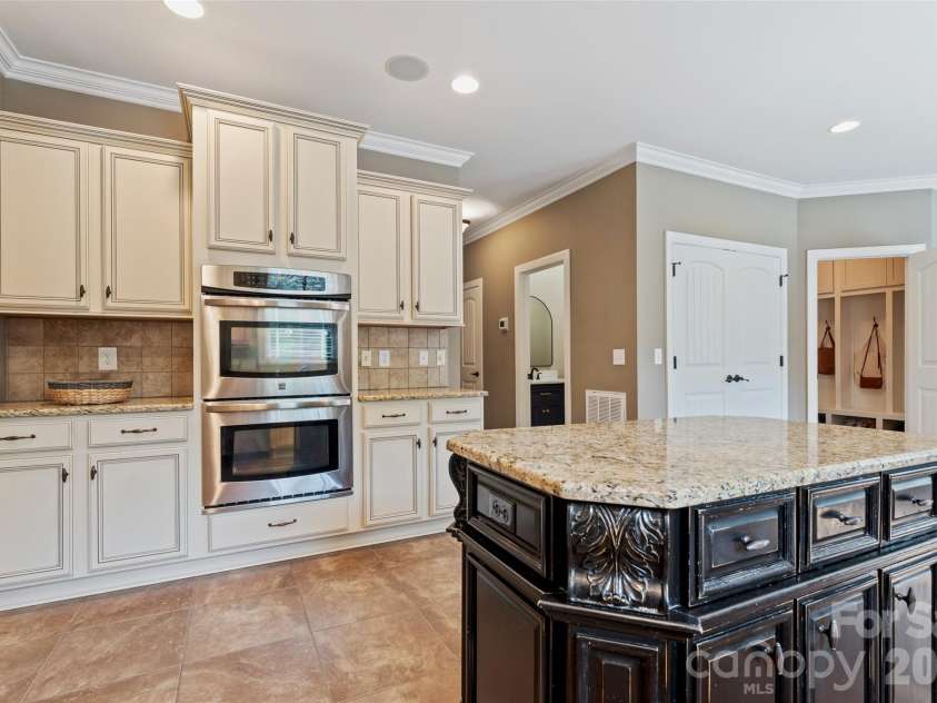 314 Stone Cliff Lane, Lake Wylie, SC 29710.  MLS# CAR4405243, YatesRealty ID 42449. 