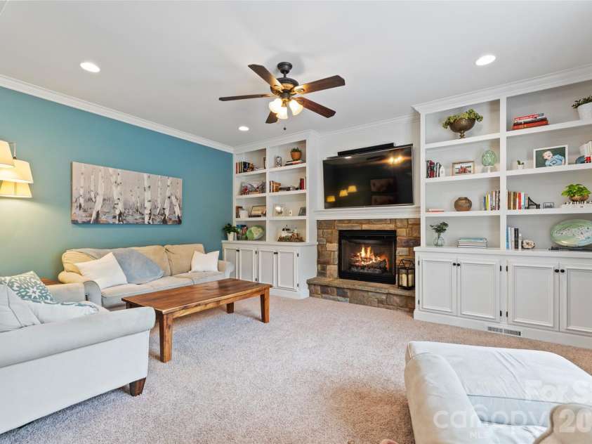 314 Stone Cliff Lane, Lake Wylie, SC 29710.  MLS# CAR4405243, YatesRealty ID 42449. 