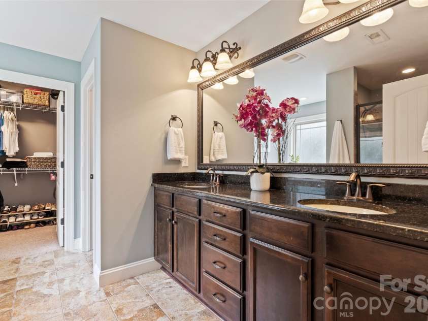 314 Stone Cliff Lane, Lake Wylie, SC 29710.  MLS# CAR4405243, YatesRealty ID 42449. 