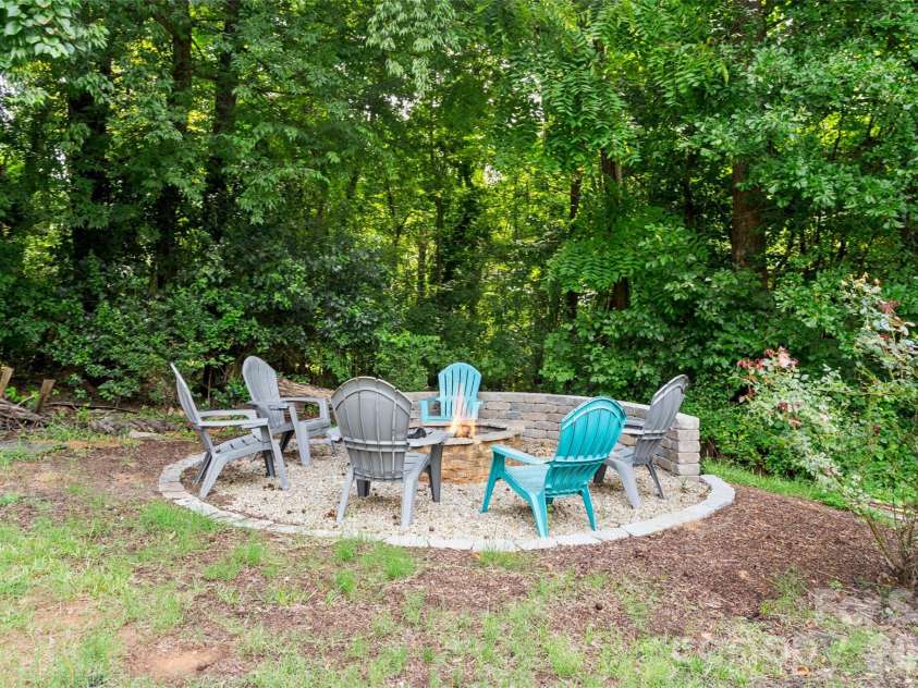 314 Stone Cliff Lane, Lake Wylie, SC 29710.  MLS# CAR4405243, YatesRealty ID 42449. 