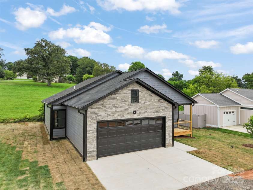 141 Peyton Elaine Road, Clyde, NC 28721.  MLS# CAR4241344, YatesRealty ID 4245. 