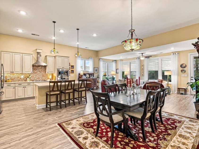 8218 Festival Way, Charlotte, NC 28215.  MLS# CAR4295289, YatesRealty ID 4245. 