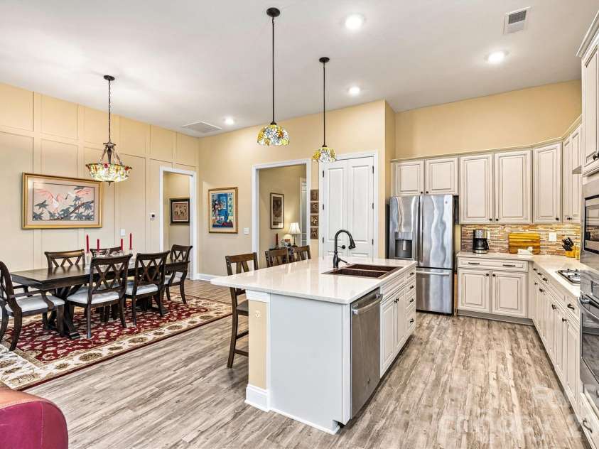 8218 Festival Way, Charlotte, NC 28215.  MLS# CAR4295289, YatesRealty ID 4245. 