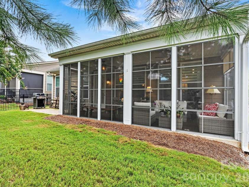 8218 Festival Way, Charlotte, NC 28215.  MLS# CAR4295289, YatesRealty ID 4245. 