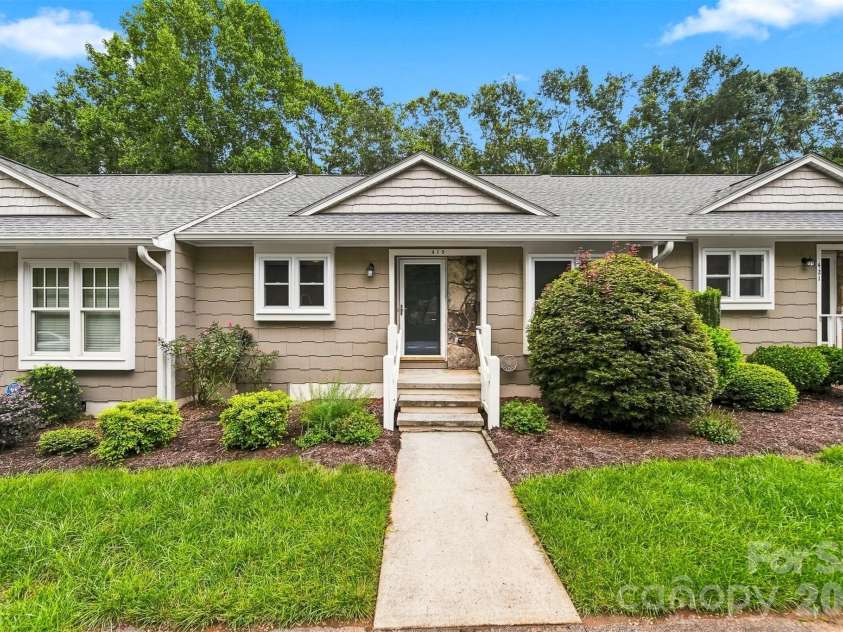 419 19th Avenue Court, Hickory, NC 28601.  MLS# CAR4410851, YatesRealty ID 42451. 
