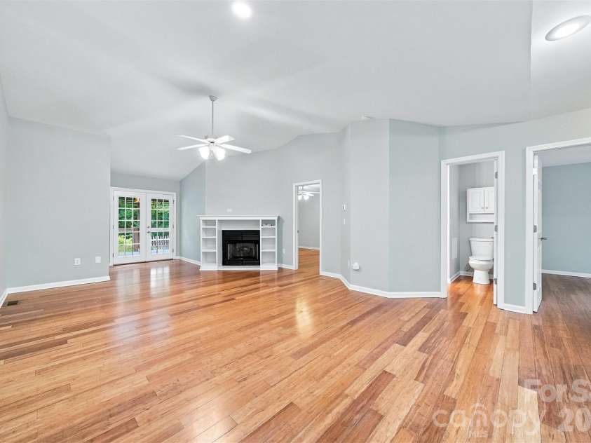 419 19th Avenue Court, Hickory, NC 28601.  MLS# CAR4410851, YatesRealty ID 42451. 