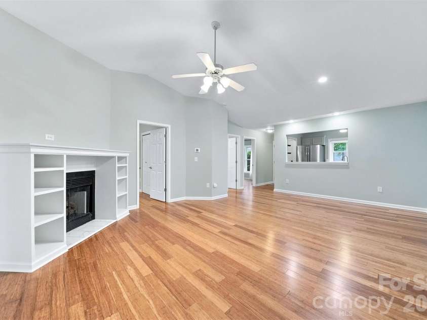 419 19th Avenue Court, Hickory, NC 28601.  MLS# CAR4410851, YatesRealty ID 42451. 