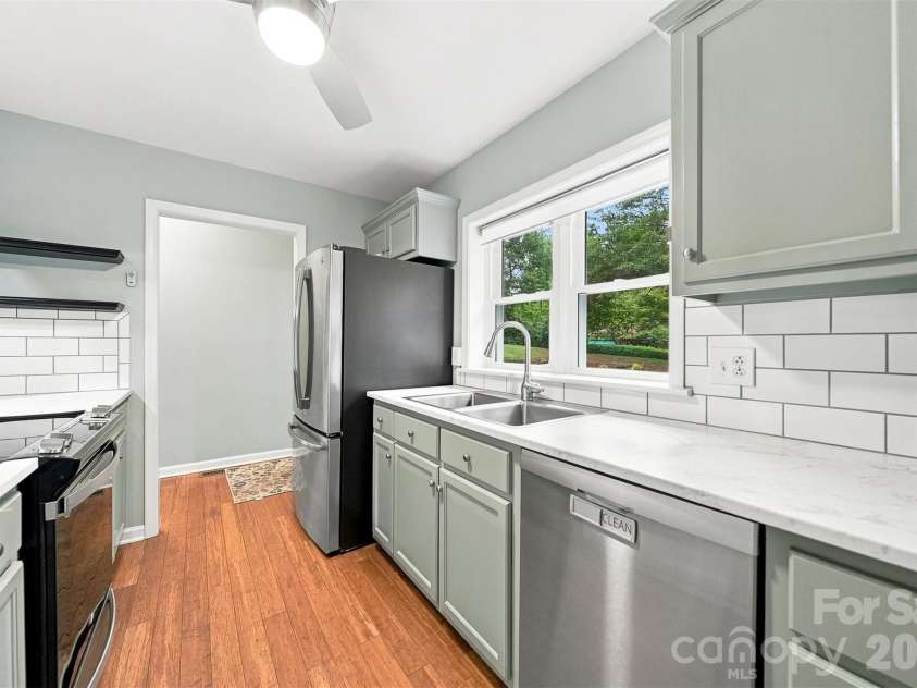 419 19th Avenue Court, Hickory, NC 28601.  MLS# CAR4410851, YatesRealty ID 42451. 