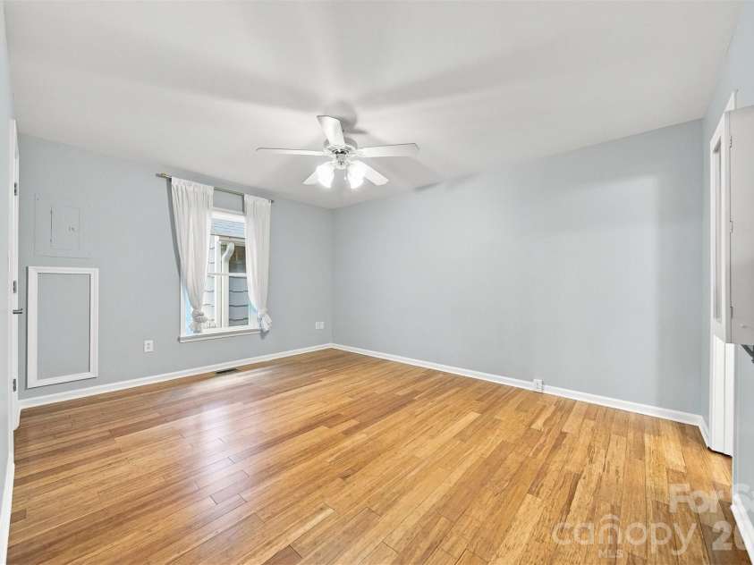 419 19th Avenue Court, Hickory, NC 28601.  MLS# CAR4410851, YatesRealty ID 42451. 