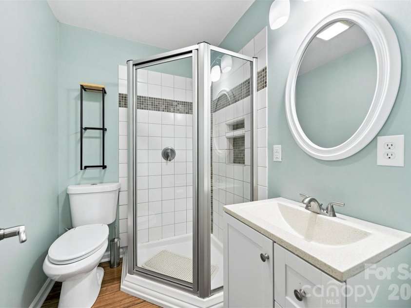 419 19th Avenue Court, Hickory, NC 28601.  MLS# CAR4410851, YatesRealty ID 42451. 