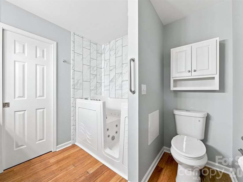 419 19th Avenue Court, Hickory, NC 28601.  MLS# CAR4410851, YatesRealty ID 42451. 