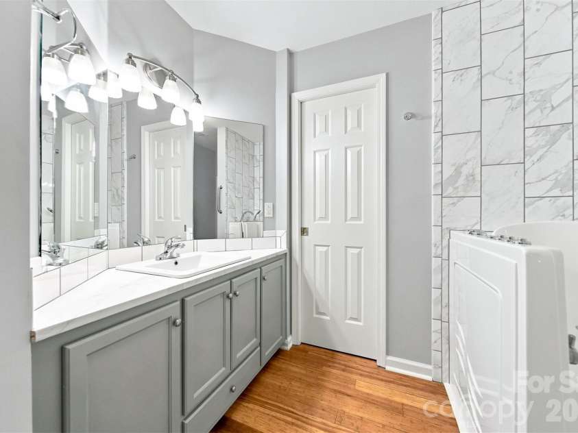 419 19th Avenue Court, Hickory, NC 28601.  MLS# CAR4410851, YatesRealty ID 42451. 
