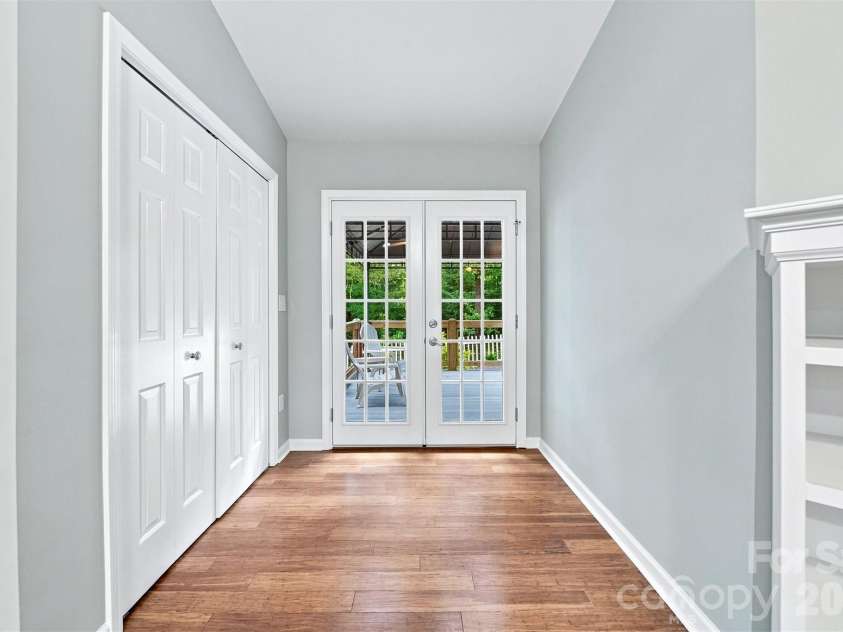 419 19th Avenue Court, Hickory, NC 28601.  MLS# CAR4410851, YatesRealty ID 42451. 