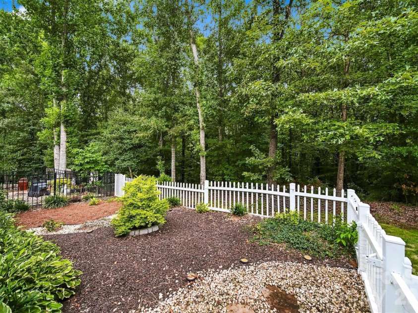 419 19th Avenue Court, Hickory, NC 28601.  MLS# CAR4410851, YatesRealty ID 42451. 