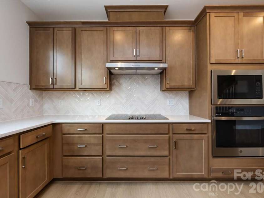 3013 Circles End, Charlotte, NC 28226.  MLS# CAR4396103, YatesRealty ID 42452. Electric cooktop and ample storage
