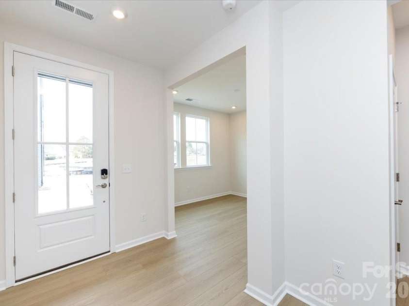 3013 Circles End, Charlotte, NC 28226.  MLS# CAR4396103, YatesRealty ID 42452. Foyer and flex space