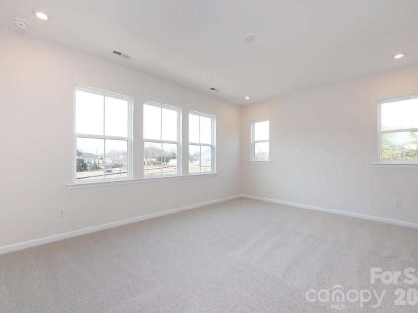3013 Circles End, Charlotte, NC 28226.  MLS# CAR4396103, YatesRealty ID 42452. Light filled primary bedroom