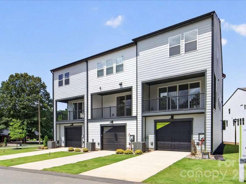 3013 Circles End, Charlotte, NC 28226.  MLS# CAR4396103, YatesRealty ID 42452. Rear load garage and covered outdoor living