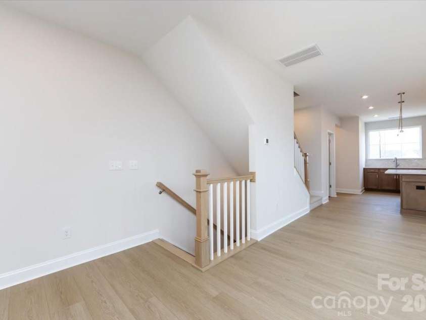 3013 Circles End, Charlotte, NC 28226.  MLS# CAR4396103, YatesRealty ID 42452. Second floor landing