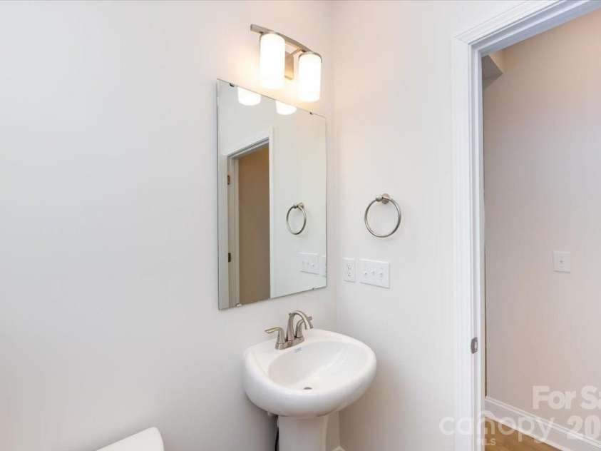 3013 Circles End, Charlotte, NC 28226.  MLS# CAR4396103, YatesRealty ID 42452. Second floor powder