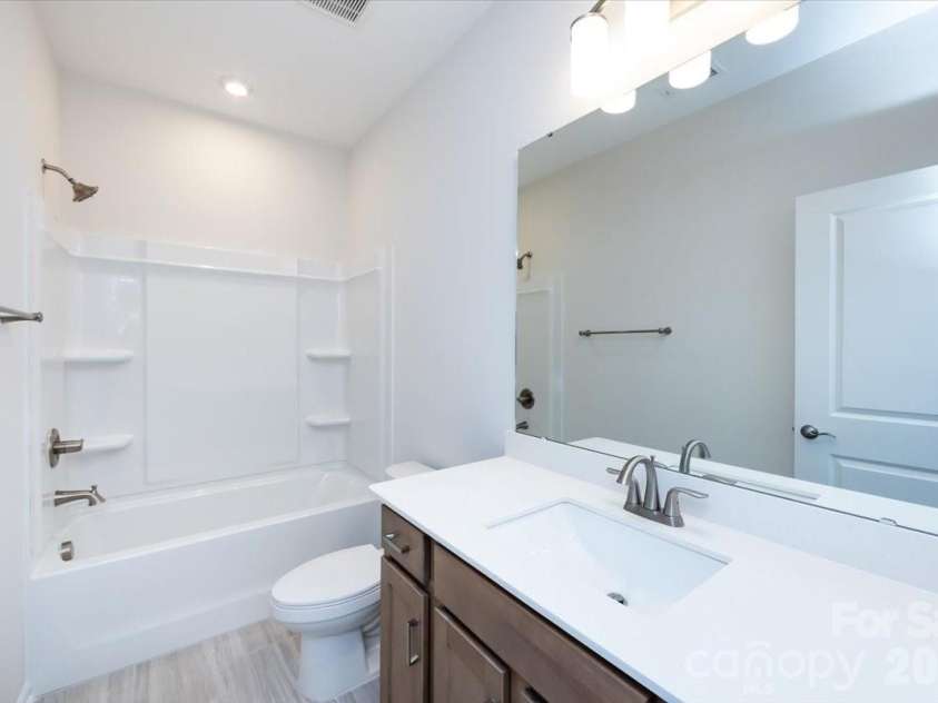 3013 Circles End, Charlotte, NC 28226.  MLS# CAR4396103, YatesRealty ID 42452. Secondary bathroom