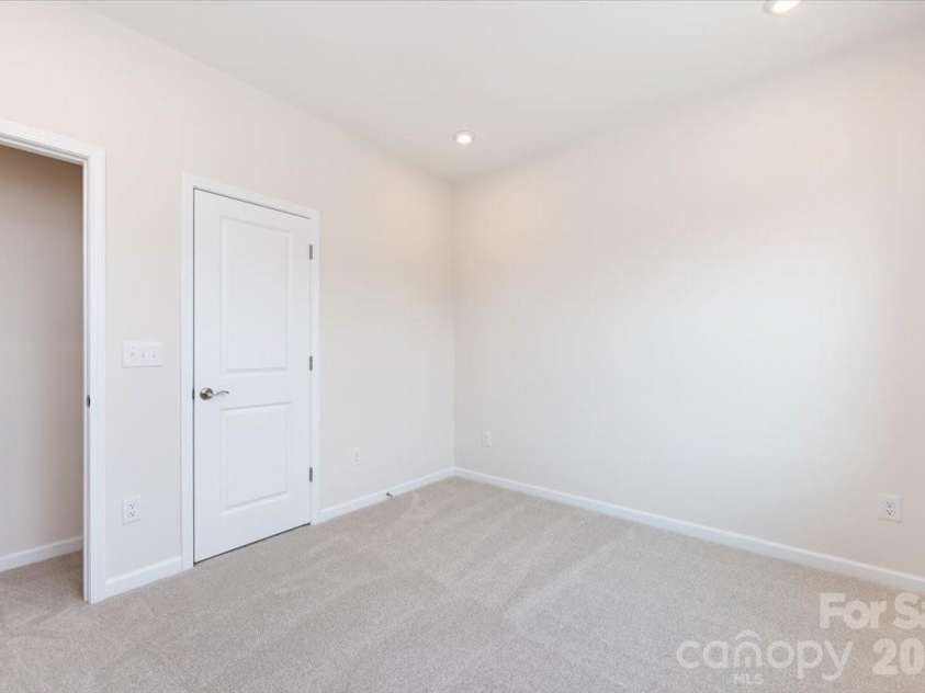 3013 Circles End, Charlotte, NC 28226.  MLS# CAR4396103, YatesRealty ID 42452. Secondary bedroom