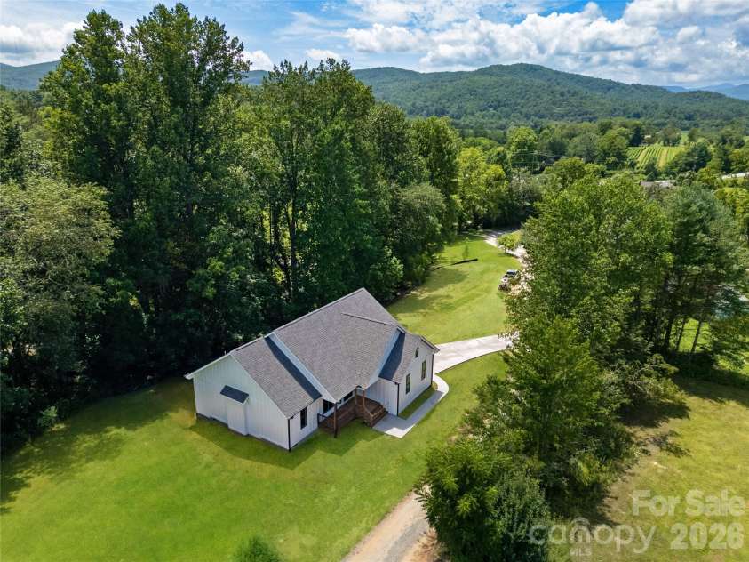 146 Cliff Road, Penrose, NC 28766.  MLS# CAR4407814, YatesRealty ID 42455. 