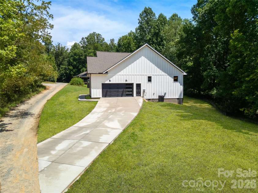 146 Cliff Road, Penrose, NC 28766.  MLS# CAR4407814, YatesRealty ID 42455. 