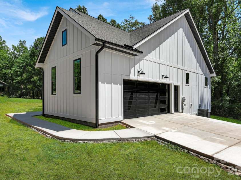 146 Cliff Road, Penrose, NC 28766.  MLS# CAR4407814, YatesRealty ID 42455. 